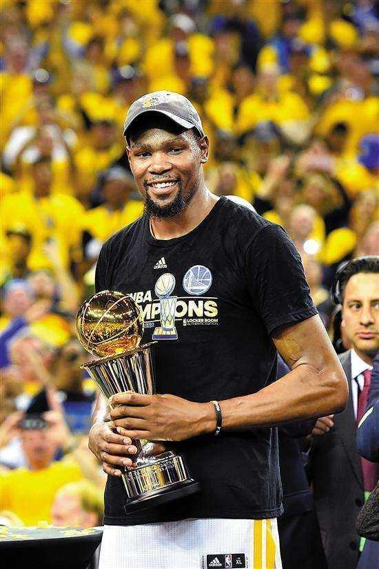 赛车选手发挥出色，荣膺最佳MVP的简单介绍