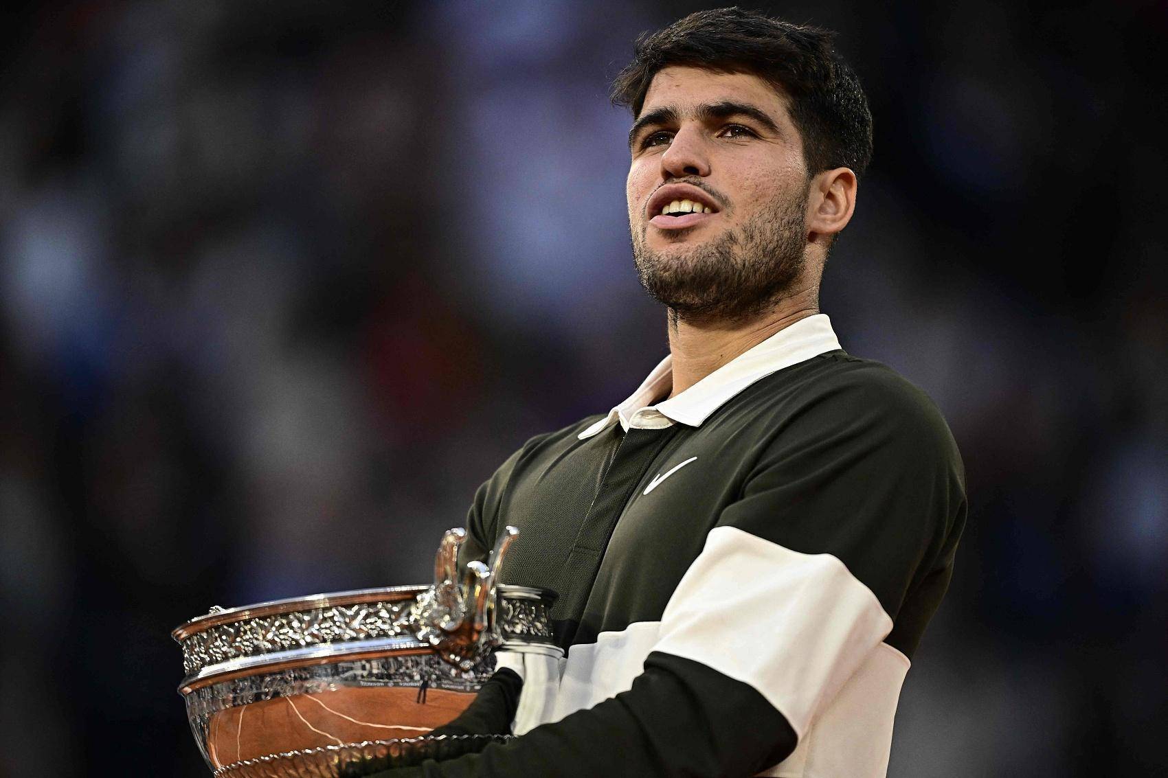 包含戴维斯杯翻盘法网，阿尔卡拉斯统治全场的词条