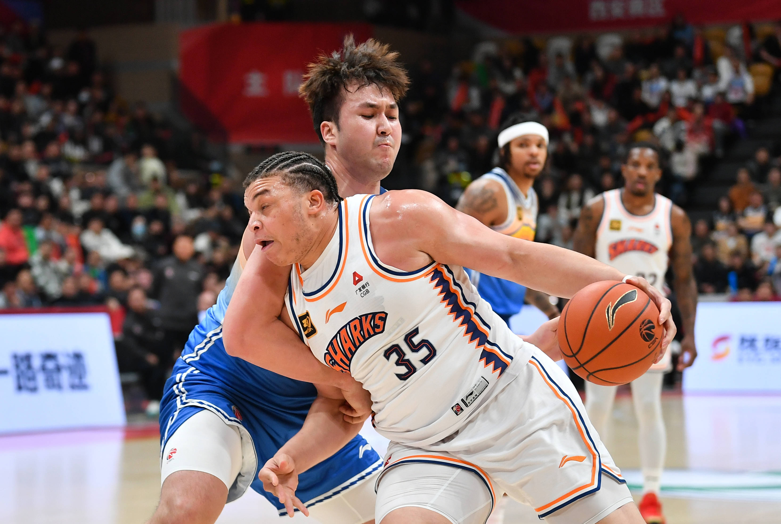 关于鹈鹕险胜山西队，王哲林关键制胜的信息