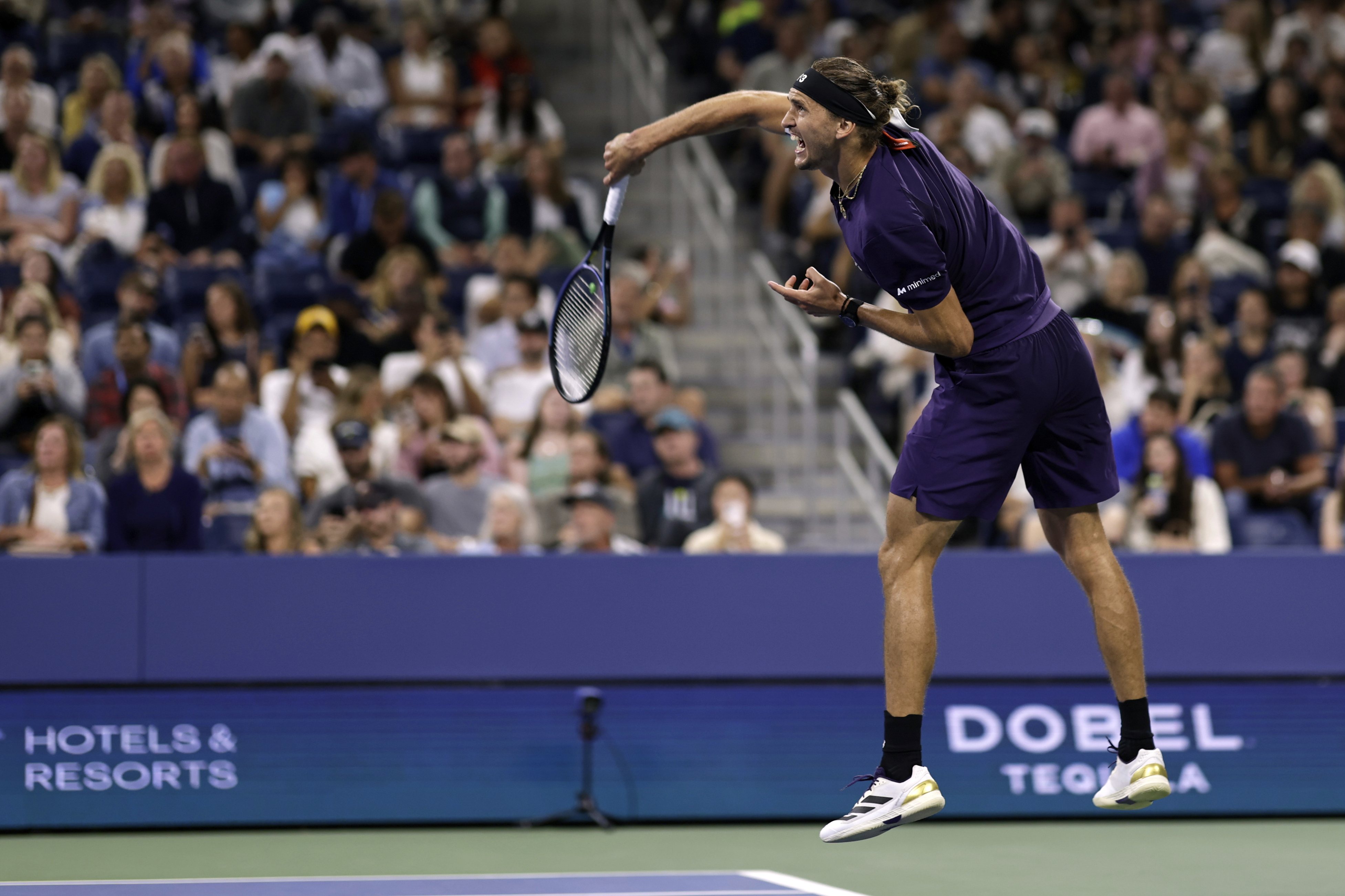 美网碾压年终总决赛,兹维列夫刷新纪录 美网碾压年终总决赛,兹维列夫刷新纪录