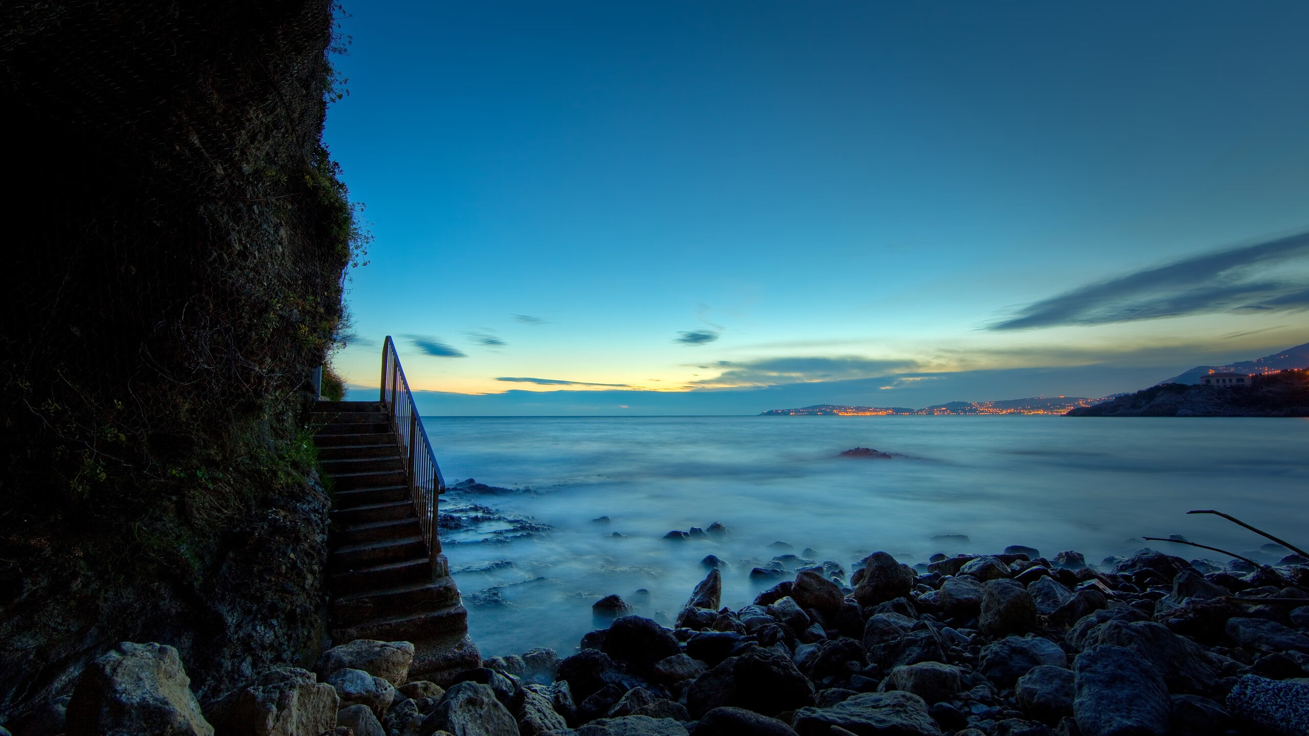 闪电撕裂紫禁城，利拉德关键三分助快船客场力克北京首钢