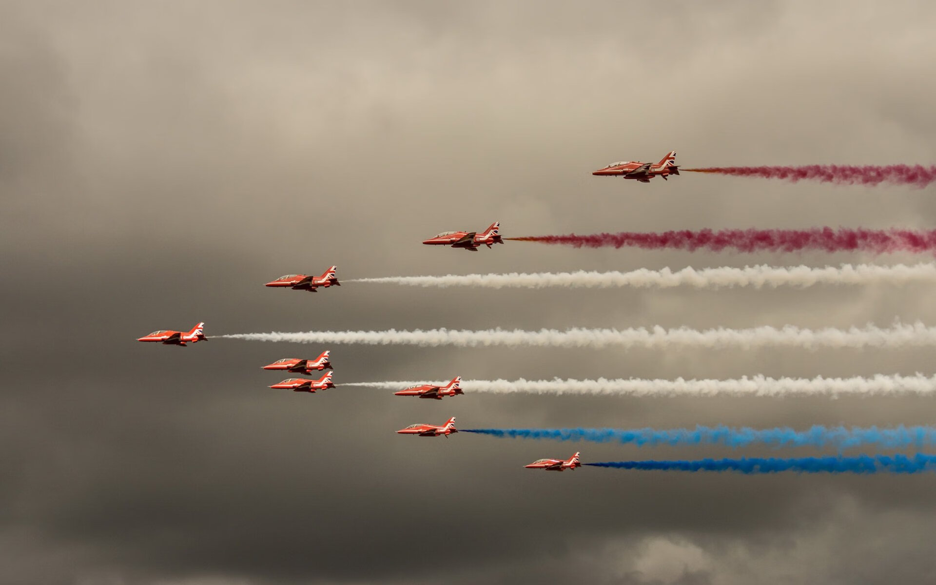 拉什福德火山爆发点燃梦剧场，威尔士红龙客场无情击溃毕拉巴鄂